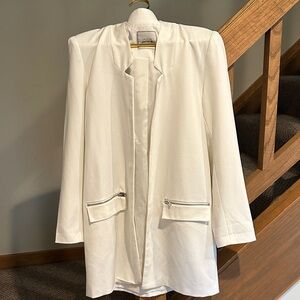 Elegant White Women's Blazer with Zipper Pockets